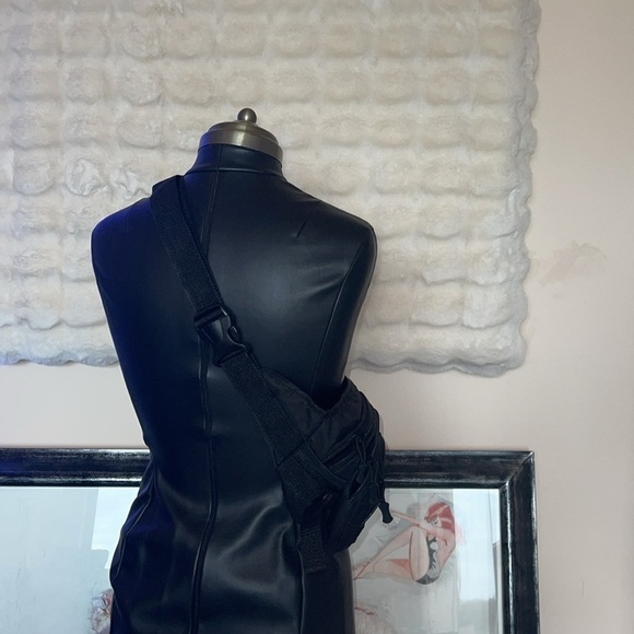 Fastwest moon bag black polyester with 5 different pockets new no tags - Picture 3 of 4